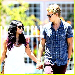 austin and ally holding hands