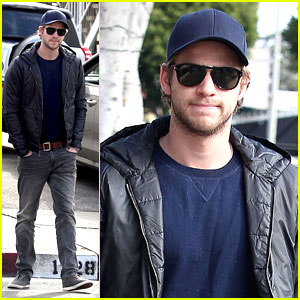 Liam Hemsworth: No Ring For Family Lunch | Liam Hemsworth | Just Jared Jr.