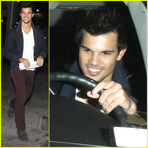 Taylor Lautner: Clippers Game with Girlfriend Sara Hicks