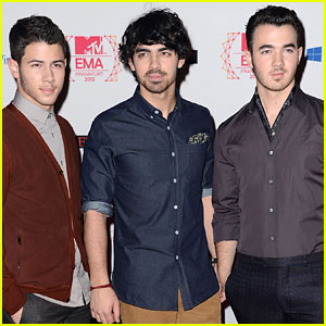 Jonas Brothers Announce New Single 'Pom | Joe Jonas Brothers, Jonas, Nick Jonas | Just Jared