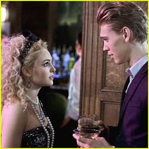 AnnaSophia Robb Carries a Fendi Baguette on the Set of “Carrie Diaries” -  How Appropriate! - PurseBlog