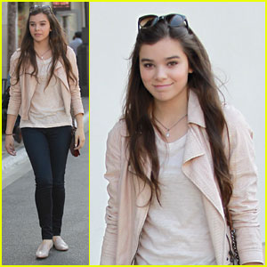 Hailee Steinfeld Can't Wait to See 'Great Gatsby'!