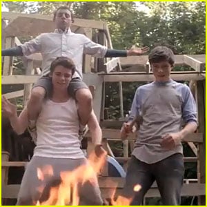 The Making of 'Kings of Summer' - Watch Now!