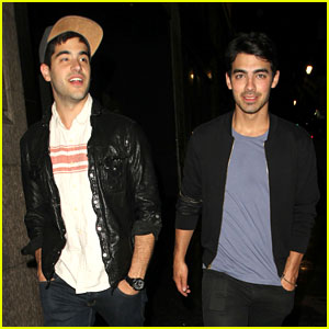 Joe Jonas: Sushi Stop with Mikey Deleasa!