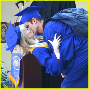 Emma Stone Photos, News, Videos and Gallery | Just Jared Jr. | Page 32