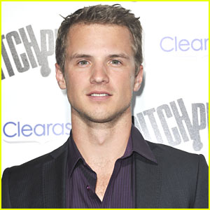 Freddie Stroma Joins 'The Visitors'