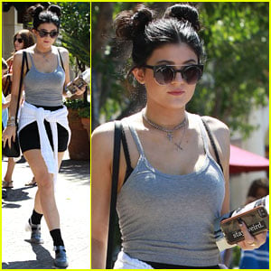 Kylie Jenner spotted arriving to The Topanga Mall 
