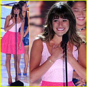 Lea Michele Honors Cory Monteith at Teen Choice Awards
