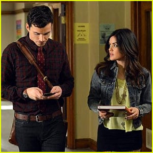 Lucy Hale: Aria is Still in Love with Ezra! | Lucy Hale, Pretty Little ...