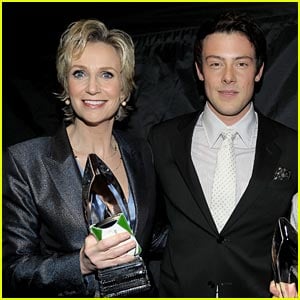 Jane Lynch Honors Cory Monteith at the Emmy Awards (Video)