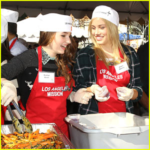 Kaitlyn Dever & Gracie Dzienny: LA Mission's Thanksgiving Lunch 2013