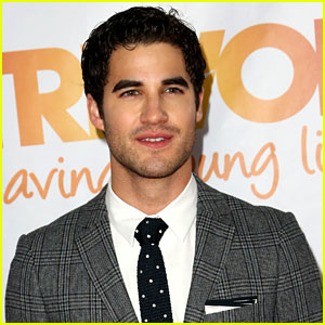 Darren Criss Sings ‘A Whole New World’ with ‘Aladdin’ Voice Actor Lea ...