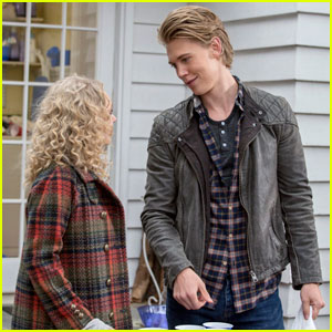 ‘The Carrie Diaries’ Exclusive Clip: Sebastian Surprises Carrie ...