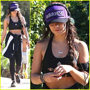 Vanessa Hudgens: Runyon Canyon Hike Before Holidays | Vanessa Hudgens