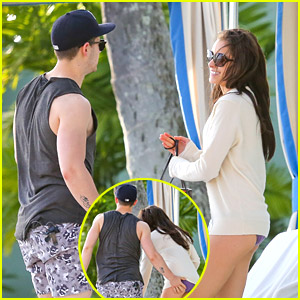 olivia culpo nick jonas beach