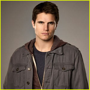 'The Tomorrow People' Interview: Robbie Amell Previews the 'Calm Before the Storm'