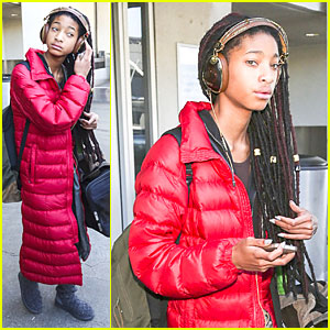 Willow Smith Rocks Dreadlocks to the Side For LAX Arrival!