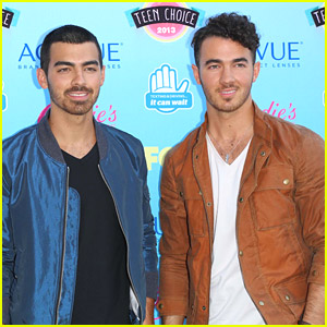 Joe & Kevin Jonas Kick Off Interactive Fan Tour – See The Dates Here ...