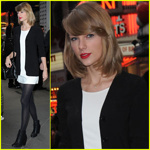 Taylor Swift Sings To Patients During Surprise Visit To Providence ...