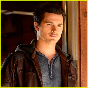 Vampire Diaries Interview Michael Malarkey On Enzo S Cold Calculated Quest To Kill Damon Exclusive Michael Malarkey The Vampire Diaries Just Jared Jr