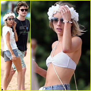 Emma Roberts Flaunts Cute Bikini Top During Hawaiian Vacation with Evan Peters!