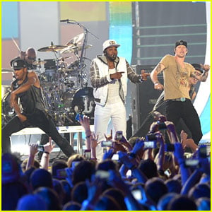 Jason Derulo Performs ‘Talk Dirty’ at CMT Awards with Florida Georgia ...