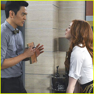 There Are New Pics of Karen Gillan in ABC's 'Selfie' - See Them Here!