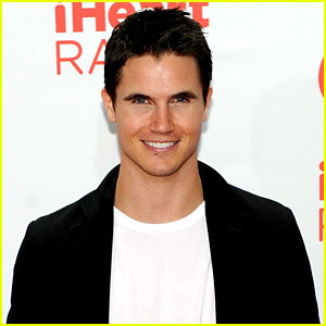 Robbie Amell is Firestorm in CW’s ‘The Flash’ | Casting, Robbie Amell ...