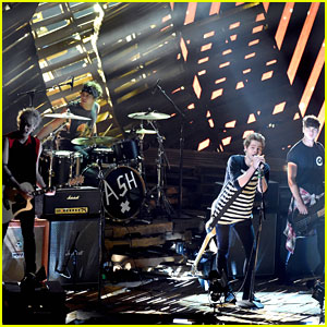 5 Seconds of Summer Gives Us Chills with Their MTV VMA 'Amnesia' Peformance - Watch Here!