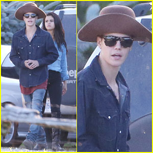 Justin Bieber & Selena Gomez Continue Their 'Peaceful' Vacation!