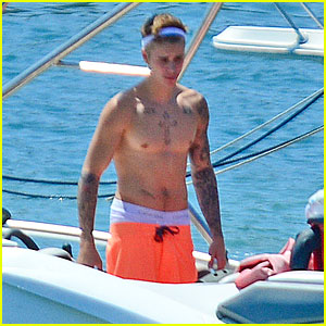 Justin Bieber Continues Shirtless Vacation in Ibiza!