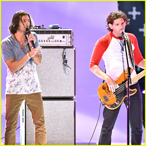 Band Magic! Are Anything But 'Rude' at Teen Choice Awards 2014