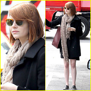 Emma Stone Explores Paris Solo!