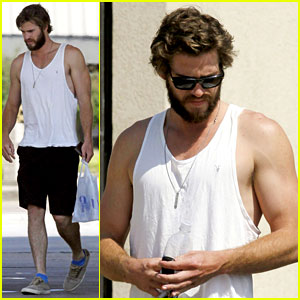 Liam Hemsworth's Muscles Look So Good in His Tank Top!