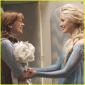 Frozen's Elsa & Anna Get Ready For A Trip To Storybrooke In New 'Once Upon A Time' Photos
