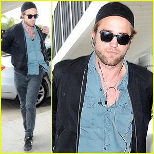 Robert Pattinson Jets Off to Toronto for the Film Festival!