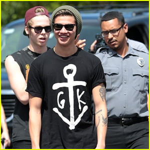 Which Two 5 Seconds of Summer Members Used to be Frenemies?!