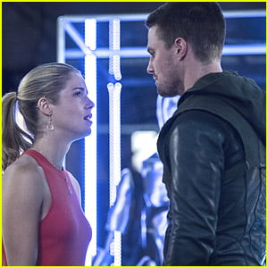 We Hate Seeing Felicity Upset With Oliver In These New Stills From 'Arrow'