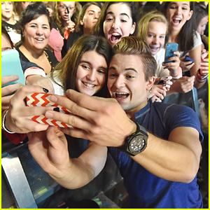 Hunter Hayes Makes Sure 'Every Moment Counts' At Tour Kick Off