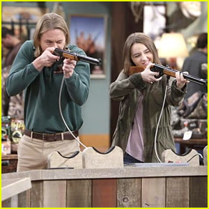 Who Would Really Win In A Shooting Competition On Last Man Standing Kyle Or Eve Christoph Sanders Kaitlyn Dever Molly Ephraim Just Jared Jr