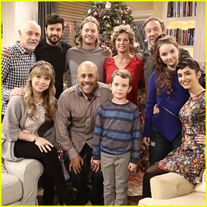 The Holidays Are Here For Last Man Standing Amanda Fuller Christoph Sanders Kaitlyn Dever Molly Ephraim Just Jared Jr