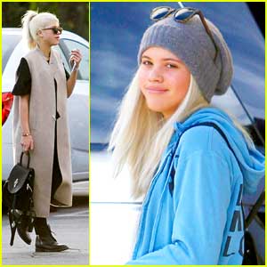 Sofia Richie Checks Last Minute Holiday Shopping Off Her List | Sofia