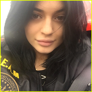Kylie Jenner Posts a Rare All Natural Selfie For Her Fans | Kylie