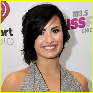 Demi Lovato Gets Lung Infection, Rushed to ER
