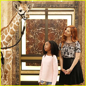 The Ross Family Gets A Giraffe on Tonight's 'Jessie' - See The Pics!