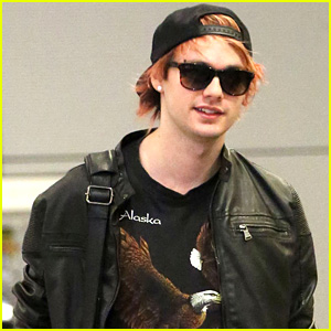 5SOS' Michael Clifford Dyes His Hair Orange - Do You Like It?