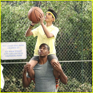 LA Clippers Star Chris Paul Guest Stars On Tonight's 'Jessie' - See The Pics!