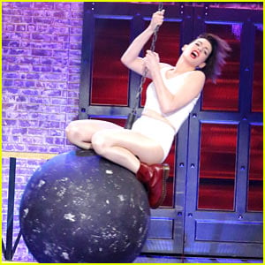 Anne Hathaway Totally Wins 'Lip Sync Battle' with Miley Cyrus' 'Wrecking Ball'!