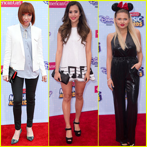 Carly Rae Jepsen & Megan Nicole Keep It Classic for RDMAs 2015 Red ...