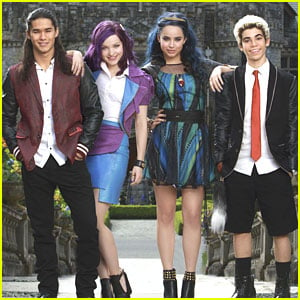 ‘Descendants’ First Look Pics Revealed of Dove Cameron, Sofia Carson ...